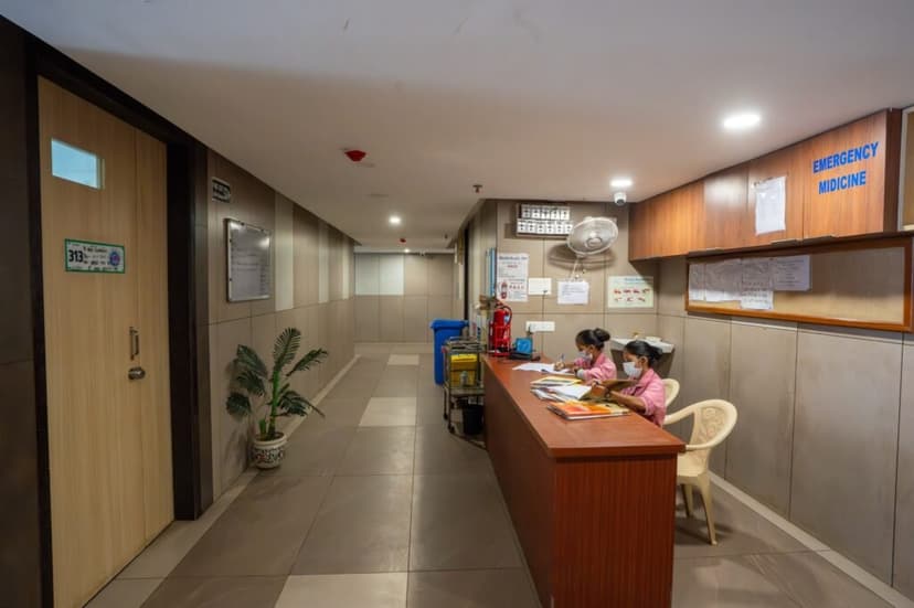 24×7 Emergency Medicine & Reception Desk