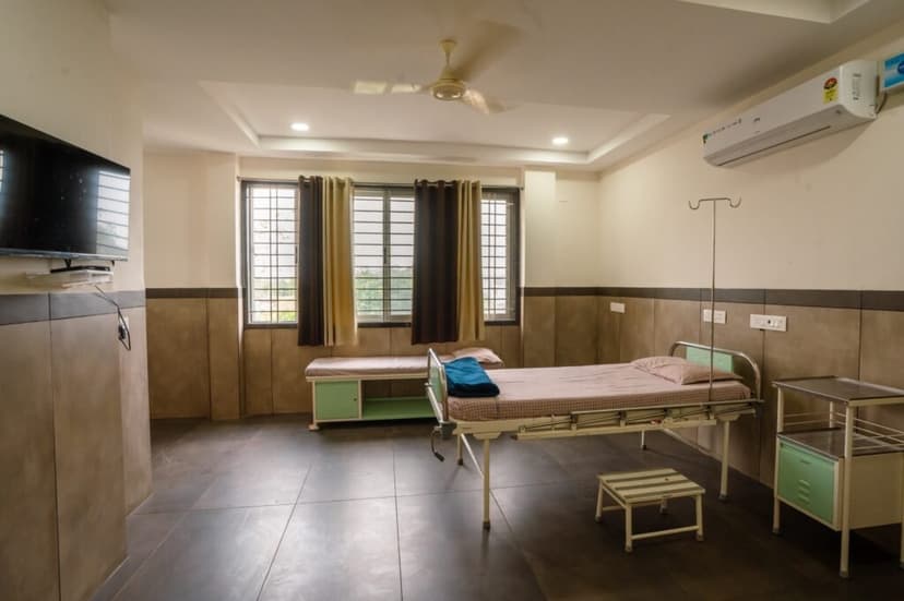 Deluxe & AC Private Rooms